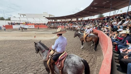 Quinta charrerada de feria reúne tradición, destreza y pasión en el lienzo charro
