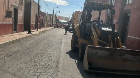 Retoman trabajos de obra en la calle Abasolo; piden a la ciudadanía tomar vías alternas