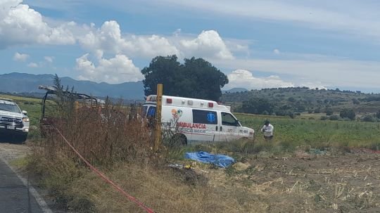 Atienden reporte de aparente derrape de motocicleta; Una persona pierde la vida 
