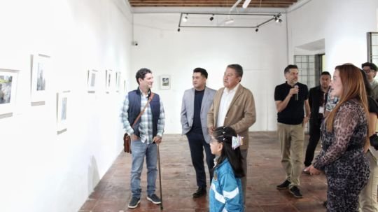 Inaugura alcalde Carlos López exposición México en una imagen: niñ@s en el museo de arte organizada por Nikon