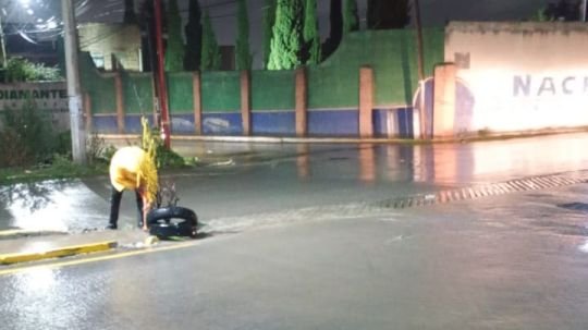 Calle Abasolo permanece en obra; Se refuerzan medidas de seguridad ante las intensas lluvias
