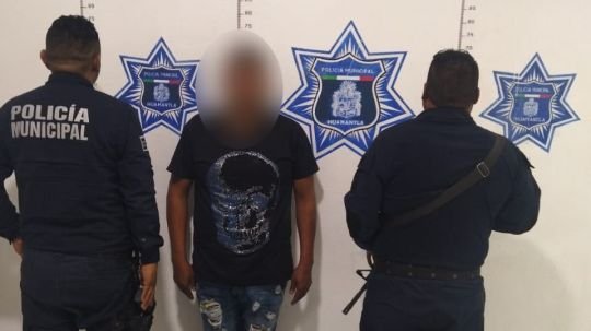 Policía municipal de Huamantla detiene a 12 personas presuntamente relacionadas con robo organizado a comercio