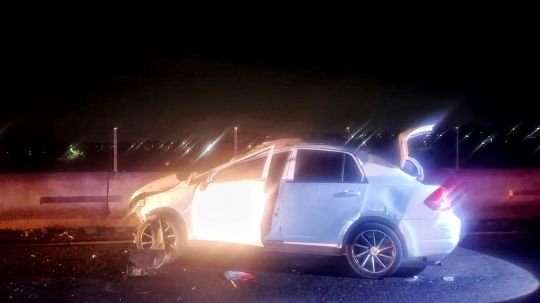 Policía municipal de Tlaxcala pone a disposición vehículo con notables huellas de accidente y abandonado
