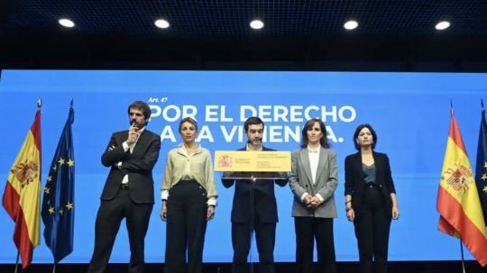 Gobierno español aprueba dos decretos Maricarmen contra fondos buitre y la crisis de vivienda