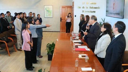 Rector de la UATx toma protesta a nuevas directoras de FCEA y FCDH