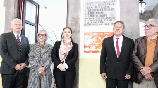 Con desfile, ceremonia solemne y develación de placas, inician festejos por el 501 aniversario de la capital de Tlaxcala