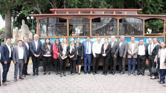 Alcalde Carlos López Suárez realiza recorrido turístico con el cabildo por los 501 años de Tlaxcala