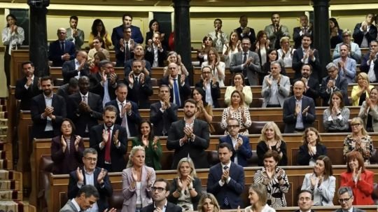 Derecha y ultras de Vox tumban decretos sobre vivienda contra fondos buitre en España