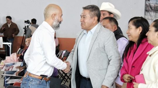 Acompaña Carlos López Suárez entrega de calentadores solares 2026 en Terrenate
