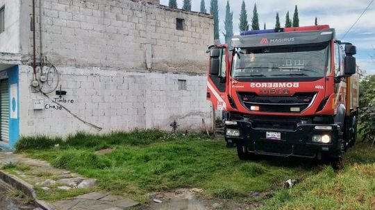Atiende seguridad municipal incendio en vivienda de Tlacomulco