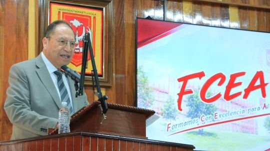 Rector de la UATx formaliza relevos en las direcciones de las facultades