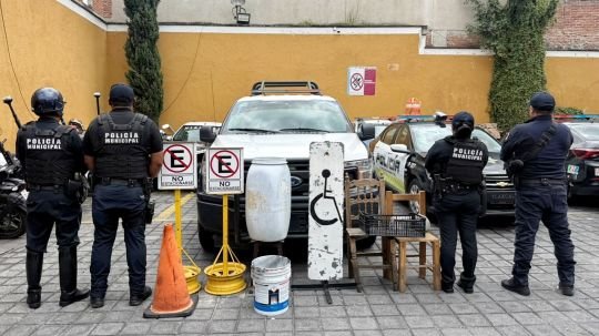 Policía de la capital continúa con el retiro de apartados en la vía pública