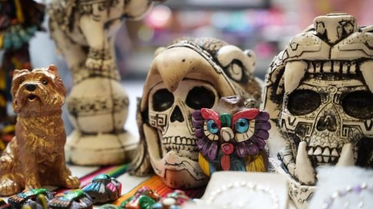 Arranca mercado de artesanos de la capital con la temporada artesanal de día de muertos y navidad