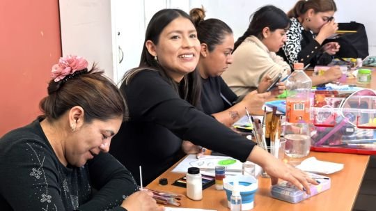 Ayuntamiento de Tlaxcala fomenta el emprendimiento de mujeres con curso gratuito de maquillaje artístico