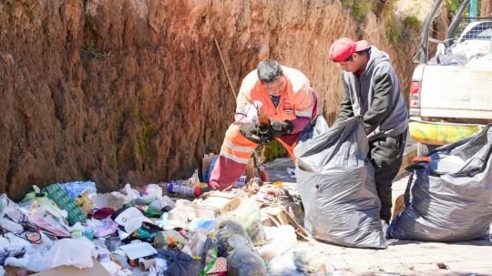 Ayuntamiento de Tlaxcala despliega brigadas emergentes para retirar residuos de la vía pública