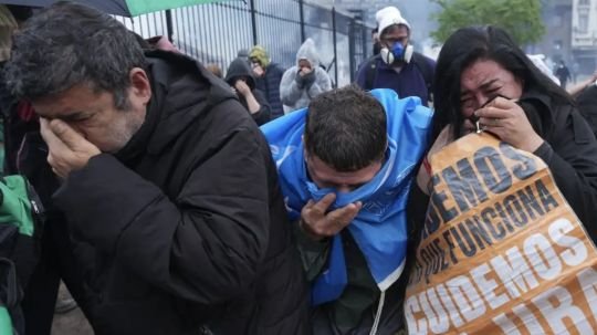 Argentina: feroz represión contra marcha universitaria deja decenas de heridos y detenidos