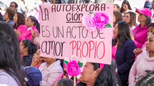 Acompaña Carlos López Suárez la quinta caminata rosa para fortalecer la prevención del cáncer de mama