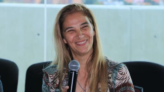 Da Rector de la UATx bienvenida a especialista en lenguaje de señas y educación para sordos