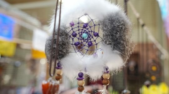Crea tu propio cazador de sueños con Iztac Cuautli, el material es gratuito