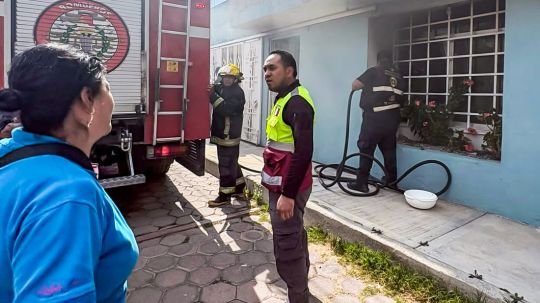 Protección civil municipal de Tlaxcala atiende conato de incendio en la colonia Miraflores