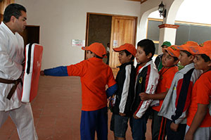 Participan niños en actividades deportivas del Crart