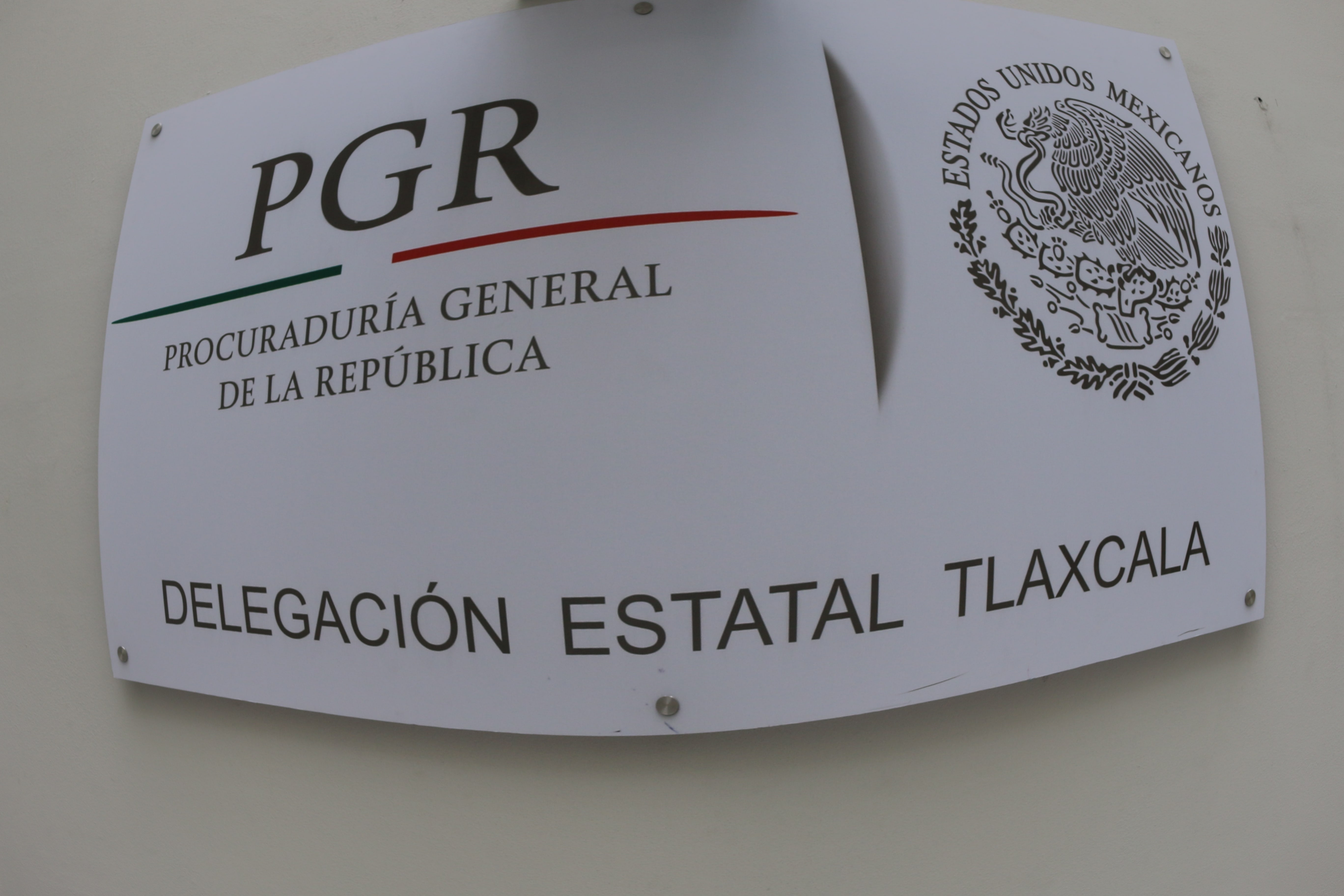 PGR tlaxcala asegura a dos personas por sustracción ilícita de hidrocarburo