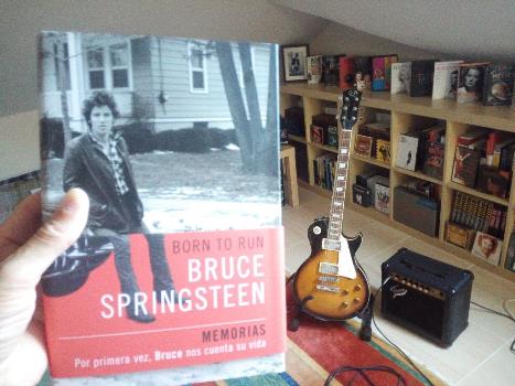 Sale a la venta Born to run, el libro biográfico de Bruce Springsteen