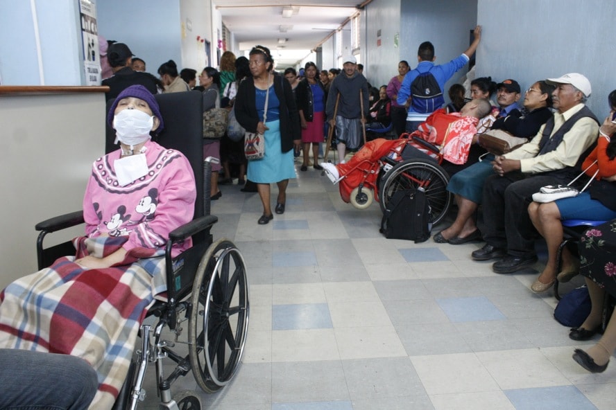 Falta de medicamentos en hospital desespera a familias 