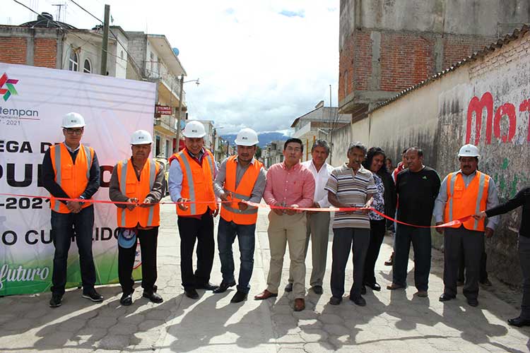 Ayuntamiento de Chiautempan  inaugura red para drenaje sanitario en Col. Reforma