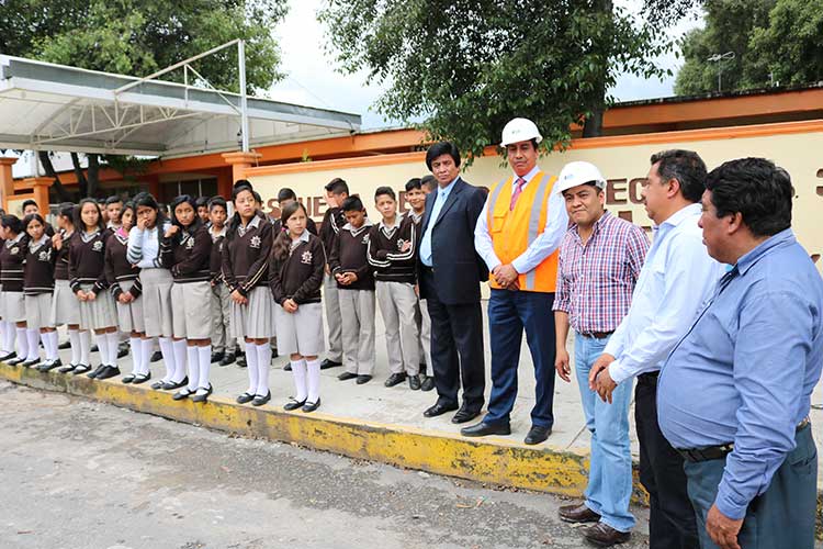 Se benefician pobladores de Chiautempan por ampliación de red de energía