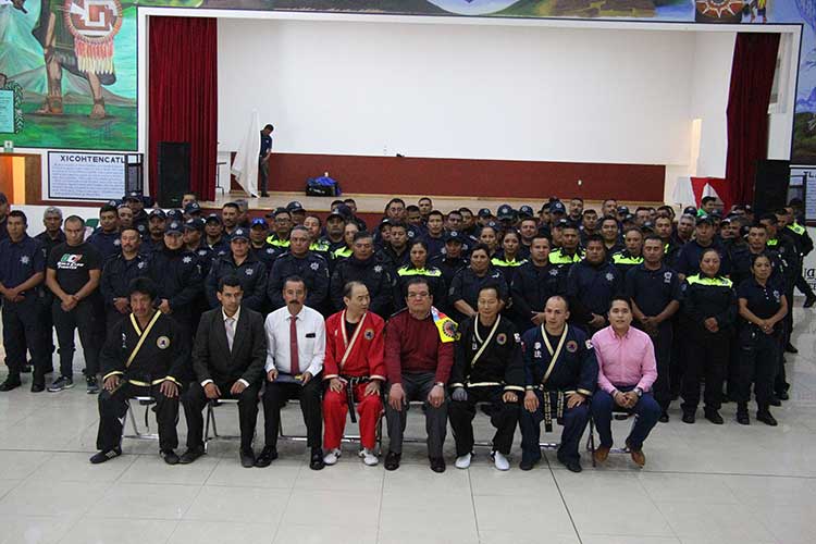 Concluyen policías municipales de Huamantla el seminario tácticas en defensa personal