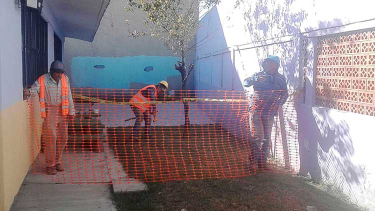 Cuida Ayuntamiento integridad de preescolares en demolición de barda