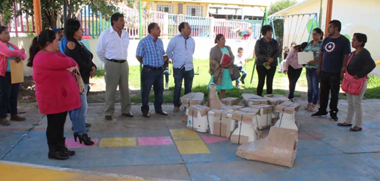 Lardizábal entregan mobiliario a institución educativa