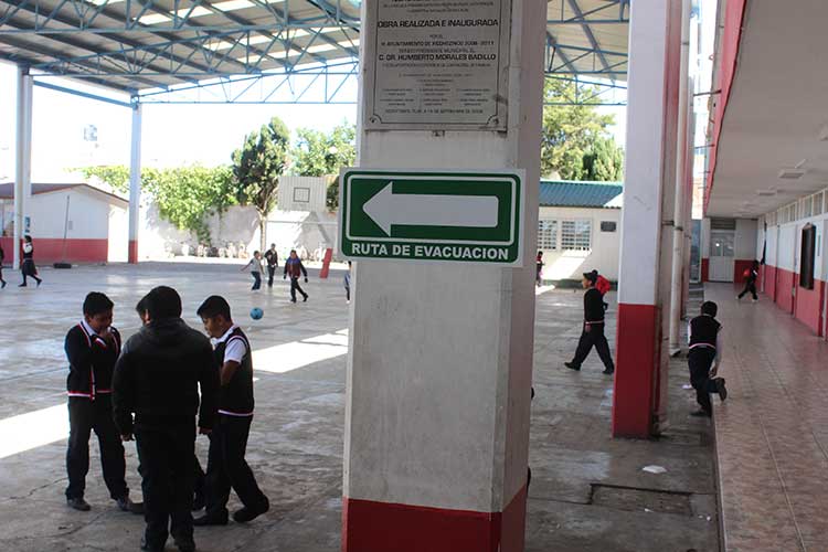 Protección civil de Xicohtzinco coloca señaletica, en puntos de evacuación para continguencias