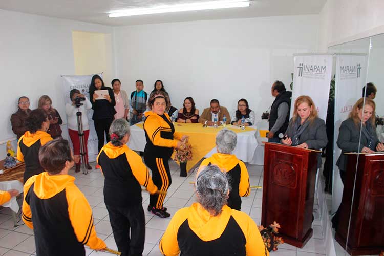 Delegada estatal del Inapam,  en visita de actividades de casa del abuelo de Xicohtzinco