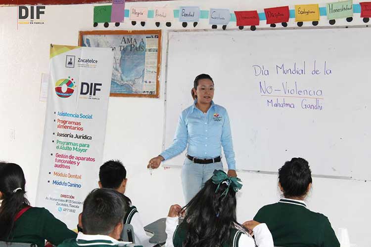Imparte IMMUJER pláticas y talleres en escuelas de Zacatelco