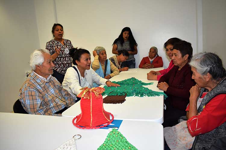 Inauguran cursos de manualidades navideñas en DIF municipal de Zacatelco