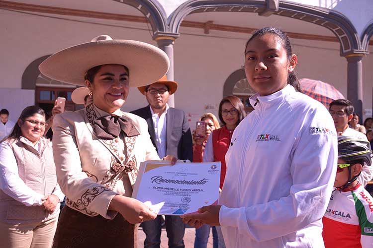 Encabeza Tomás Orea el tradicional desfile del 107 Aniversario de la Revolución Mexicana