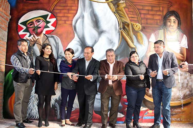 Presentan libro y pintan mural en honor a Domingo Arenas Pérez