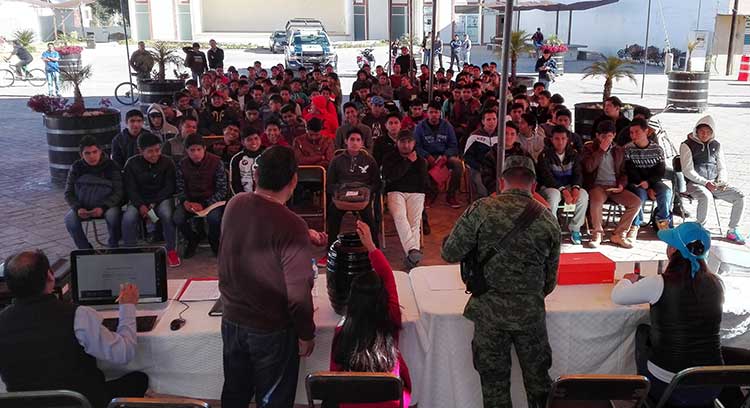 Jóvenes de Lardizábal presentes en Sorteo Militar