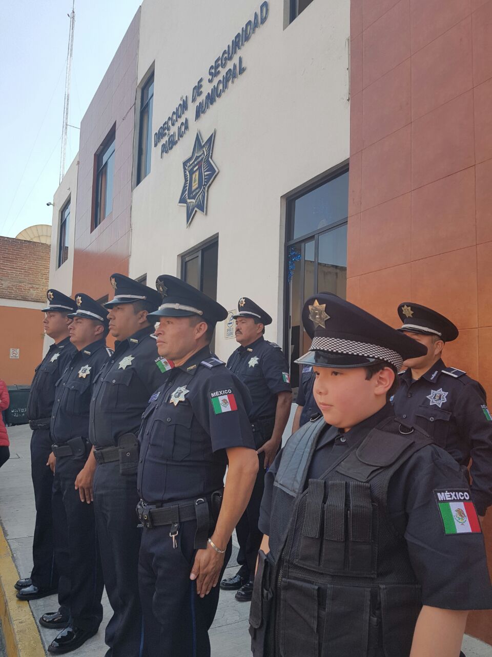 Cumple Ayuntamiento de Tlaxcala sueño del niño José Donato, ser policía por un día.