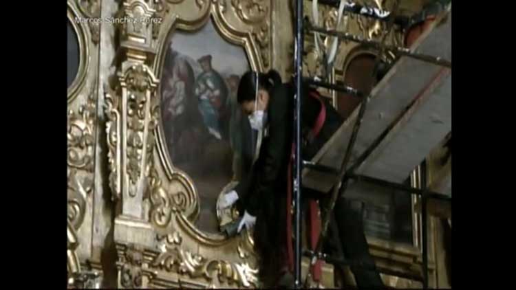 Hallan talavera al reparar retablo en iglesia de Mazatecochcoo