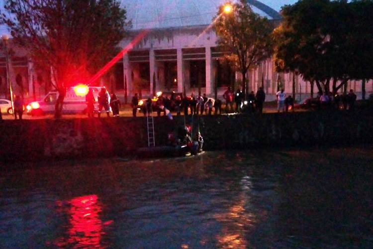 Policía capitalina participa en la recuperación de hombre ahogado en el Zahuapan 