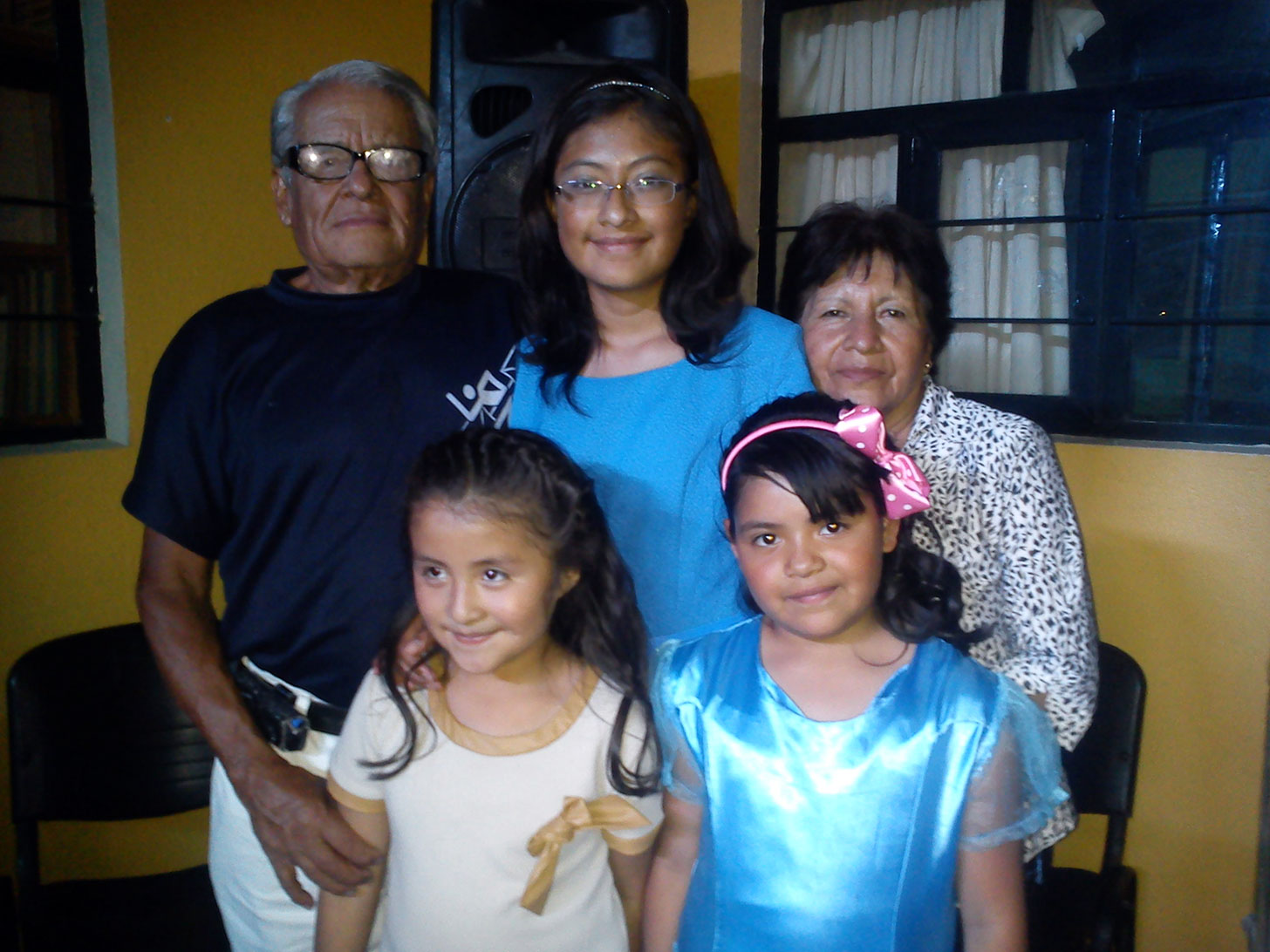Familia Pérez Rodríguez con Itzel, la quinceañera